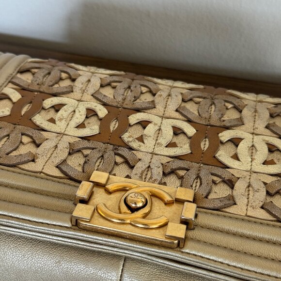 CHANEL LEATHER Boy Bag Dubai Gold - Picture 6 of 13